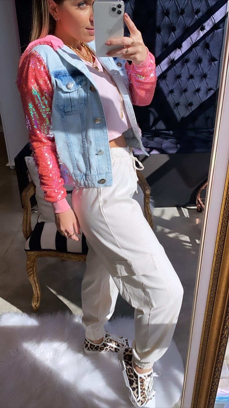 Jaqueta Jeans Com Mangas E Capuz Em Paetês Rosa