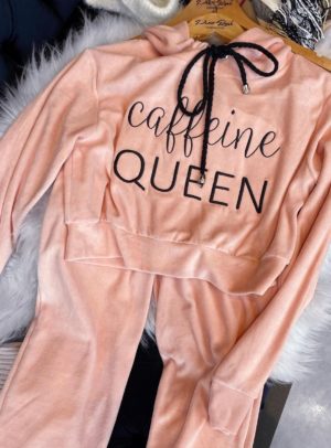 Conjunto Moletom Plush Cropped Caffeine Queen Rosinha