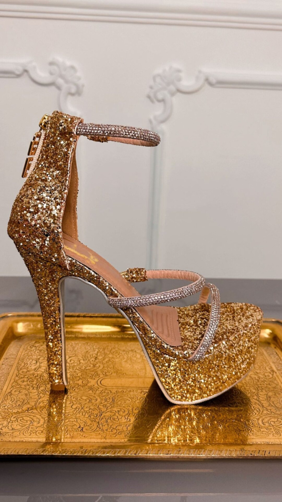 Sandália Ariana Dourada Com Glitter