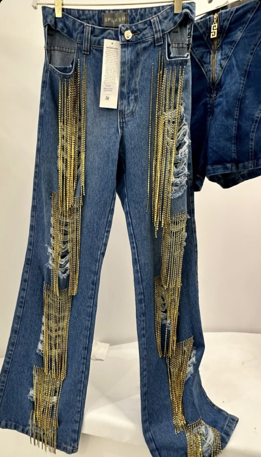 Calça Jeans Slone Com Franjas Em Strass